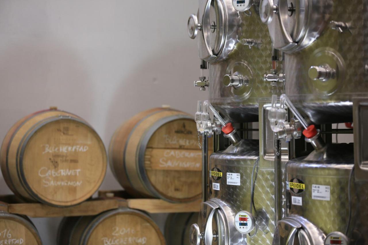 Bio-Weingut, Gaestehaus Und Kraeuterhof Flomborn Eksteriør bilde
